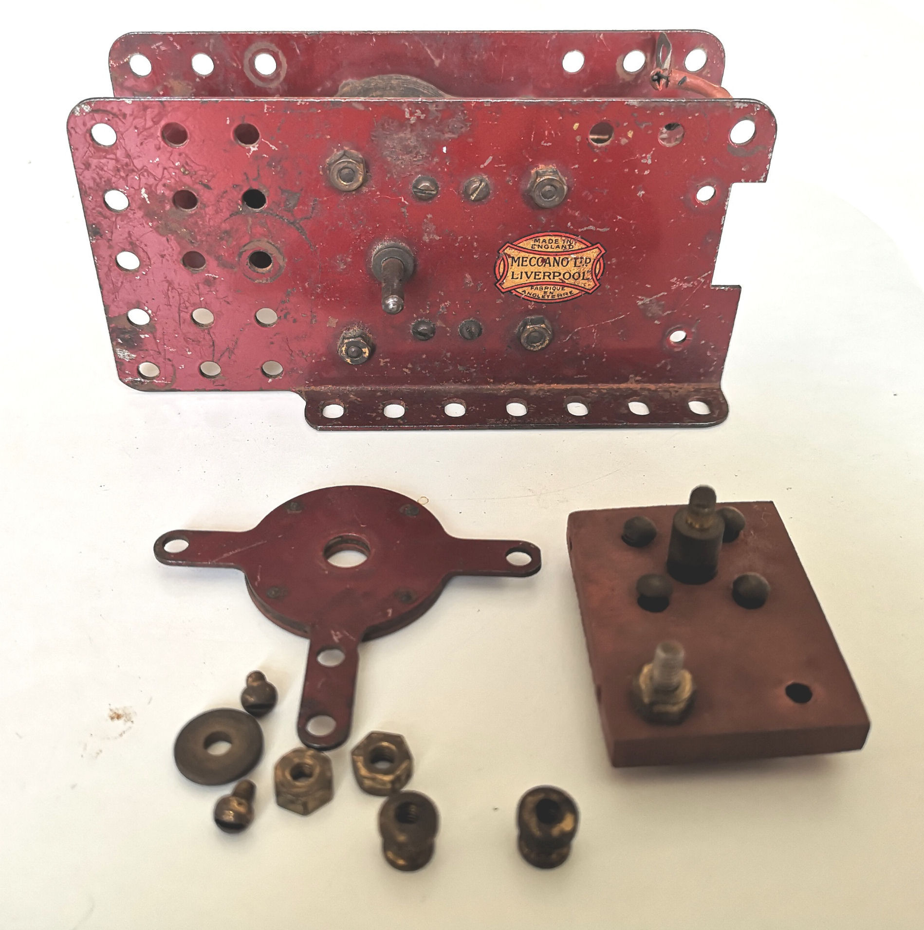 LOT 0076 - MECCANO 6v REVERSING MOTOR early 1930's. For repair or spares.